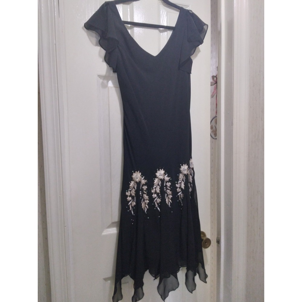 SL Fashions  Formal/Prom/Party  Size 8  Black with embroidered Floral Accents